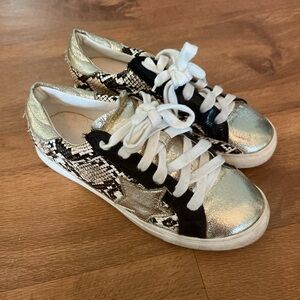 Women's Size 6 Natural Breeze Lace Up Sneakers Shoes Faux Snakeskin Gold Star